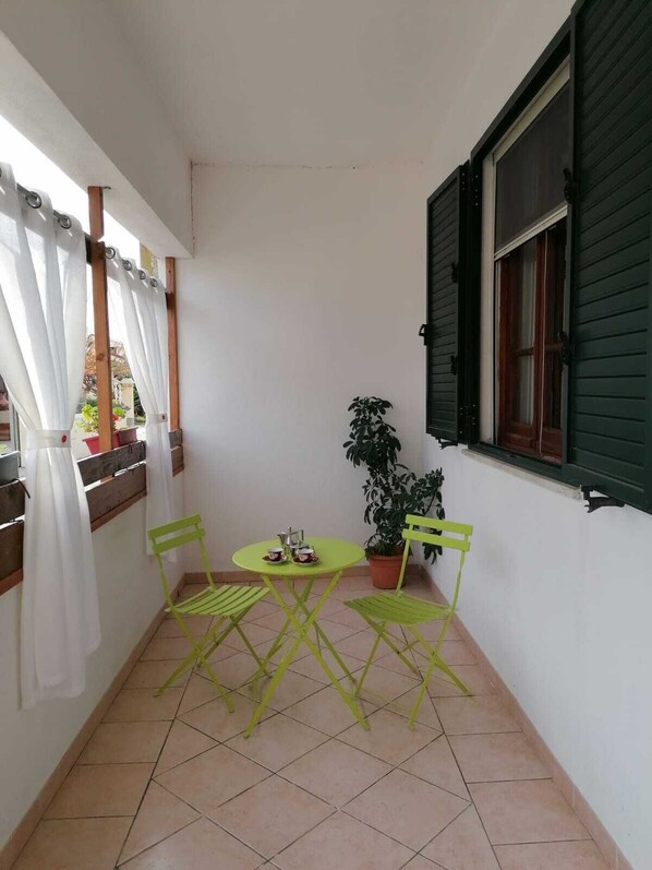 Outdoor dining - Spacious and lovely house (Orosei)