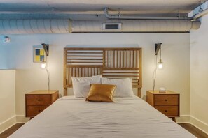 3 bedrooms, iron/ironing board, WiFi, bed sheets - Sosuite | 3BR Loft w Gym, Lounge, Shared Laundry (Philadelphia)
