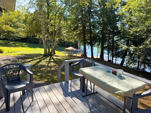 Cozy Messalonskee Lake Cabin – Dock, Kayaks & Family‑Friendly, Sleeps 5