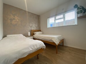 3 bedrooms, WiFi, bed sheets - Beautiful home in tranquil location, large garden and close to beach (Sleeps 6) (Woolacombe)