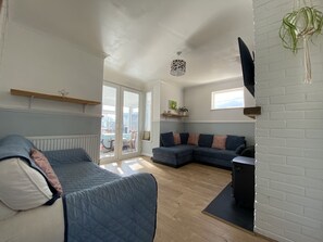 TV, DVD-spiller og bøker