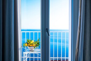 Unclassified image, 4 of 35, button