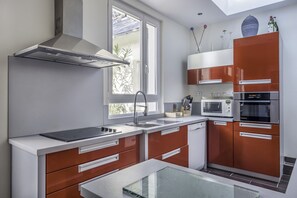 Kühlschrank, Mikrowelle, Ofen, Geschirrspüler