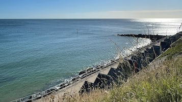 Una spiaggia nelle vicinanze