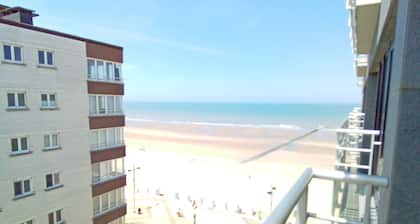 Pleasant studio with side sea view