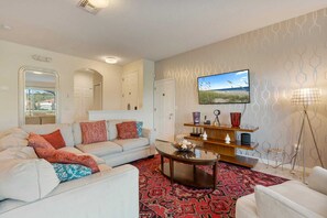 Smart TV - BELLA VIDA DREAMS (Kissimmee)