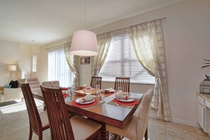 Dining - BELLA VIDA DREAMS (Kissimmee)