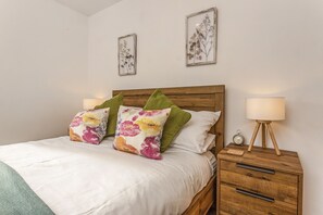 2 bedrooms, iron/ironing board, travel cot, free WiFi