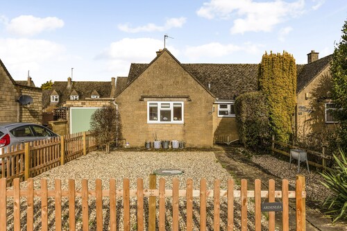 Ardenlea -  a cotswold cottage that sleeps 4 guests  in 2 bedrooms