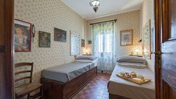 5 slaapkamers, een strijkplank/strijkijzer, wifi, beddengoed