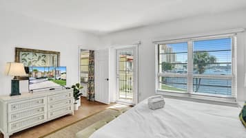 2 bedrooms, desk, iron/ironing board, travel crib