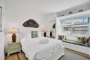 2 bedrooms, desk, iron/ironing board, travel cot