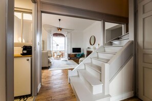 TV - COAST • KEYWEEK Duplex apartment in the city center with sea view (Biarritz)