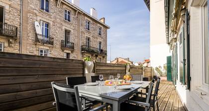 POP âą KEYWEEK Apt 3 chambres avec terrasse & parking en centre ville