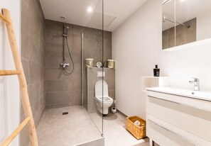 Shower, towels