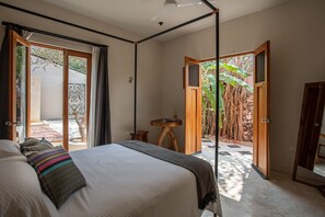 3 bedrooms, iron/ironing board, travel cot, WiFi - Luxury home in the heart of Merida Centro (Mérida)