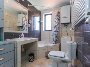 Een douche, een haardroger, handdoeken