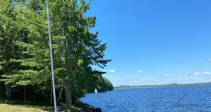 Cozy 2BR Lakefront Getaway on Messalonskee Lake – Shared Waterfront, Sleeps 4