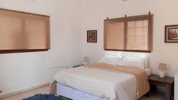 2 habitaciones, escritorio, tabla de planchar con plancha y wifi gratis