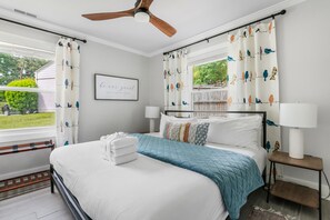 2 bedrooms, iron/ironing board, WiFi