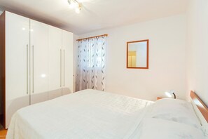 1 habitación, wifi y ropa de cama