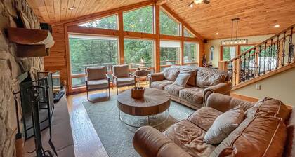Awesome Private Lakefront with Hot Tub, Fire Pit, and Dock!