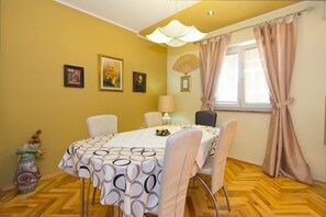 Dining - Comfortable and modern apartment with two bedrooms, top location, close to the beach and the center of Porec (Porec)