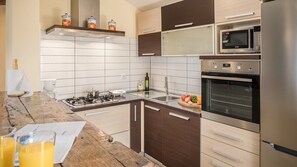 Kühlschrank, Ofen, Herdplatte, Geschirrspüler