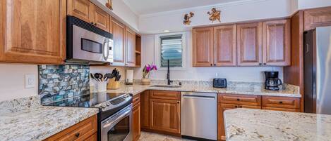 ثلاجة، ميكروويف، فرن، موقد طهي مسطح