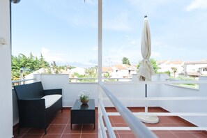 Property grounds - Studio apartment in a top location in Porec, 50 meters from the beach, air conditioned (Porec)