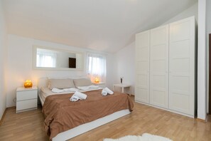 4 Schlafzimmer, Bügeleisen/Bügelbrett, WLAN, Bettwäsche
