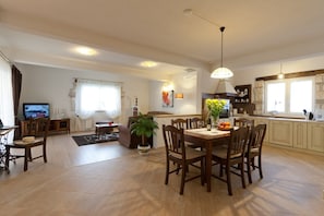 Dining - Newly renovated Villa near Poreč with private pool and garden. Pet-friendly. (Susnjici)