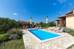 Pool - Newly renovated Villa near Poreč with private pool and garden. Pet-friendly. (Susnjici)