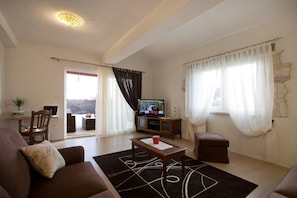 TV, ping pong - Newly renovated Villa near Poreč with private pool and garden. Pet-friendly. (Susnjici)