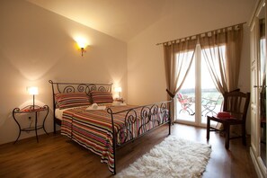 3 chambres, fer et planche Ă repasser, Wi-Fi, draps fournis