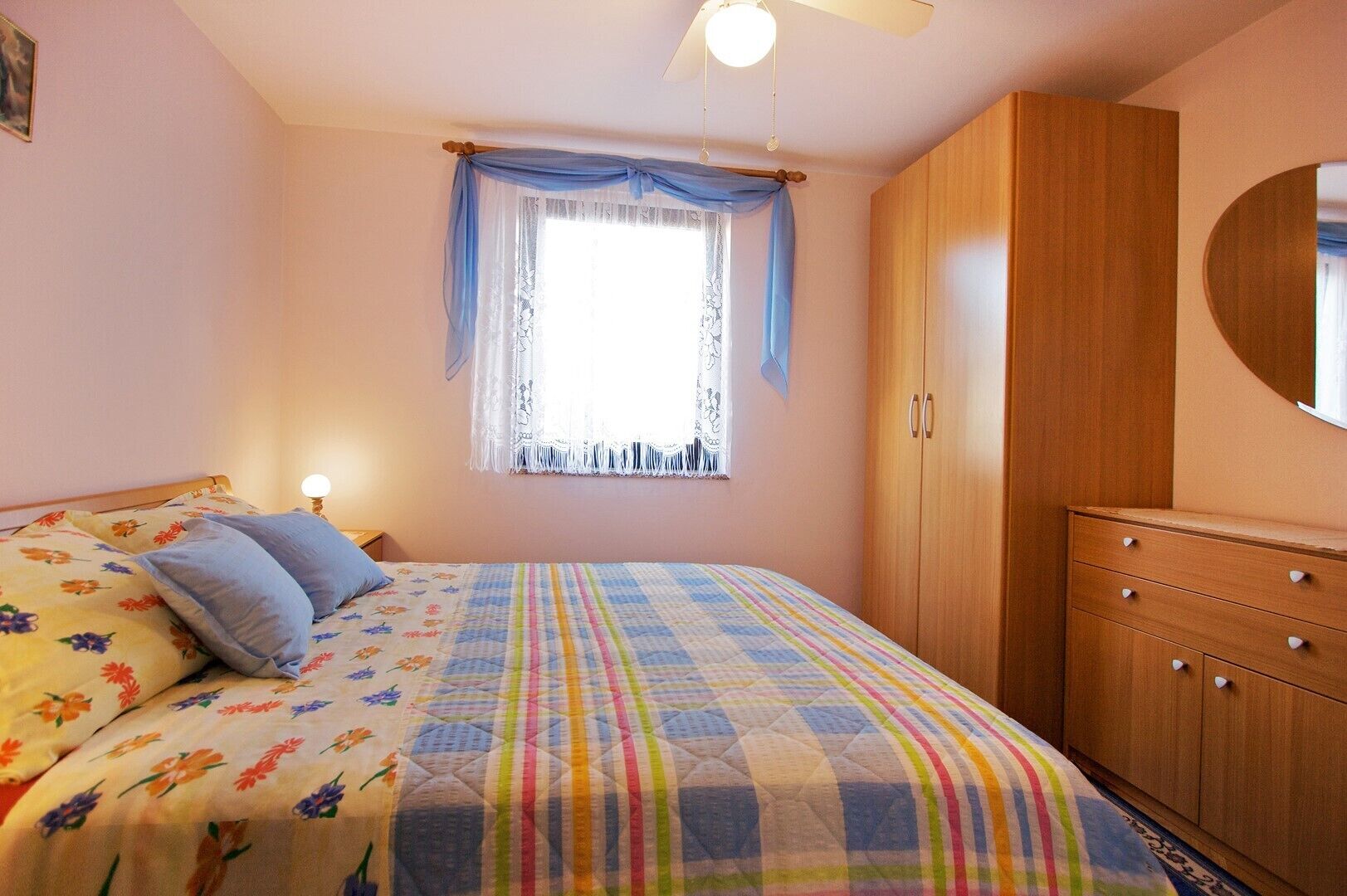 2 dormitorios, tabla de planchar con plancha, wifi y ropa de cama