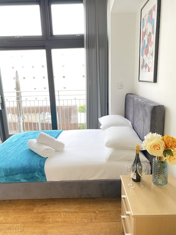 2 bedrooms, travel cot, free WiFi, bed sheets