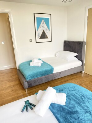2 bedrooms, travel cot, free WiFi, bed sheets