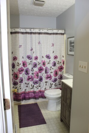 Combined shower/tub