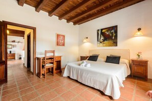 1 habitación, acceso a internet y ropa de cama 