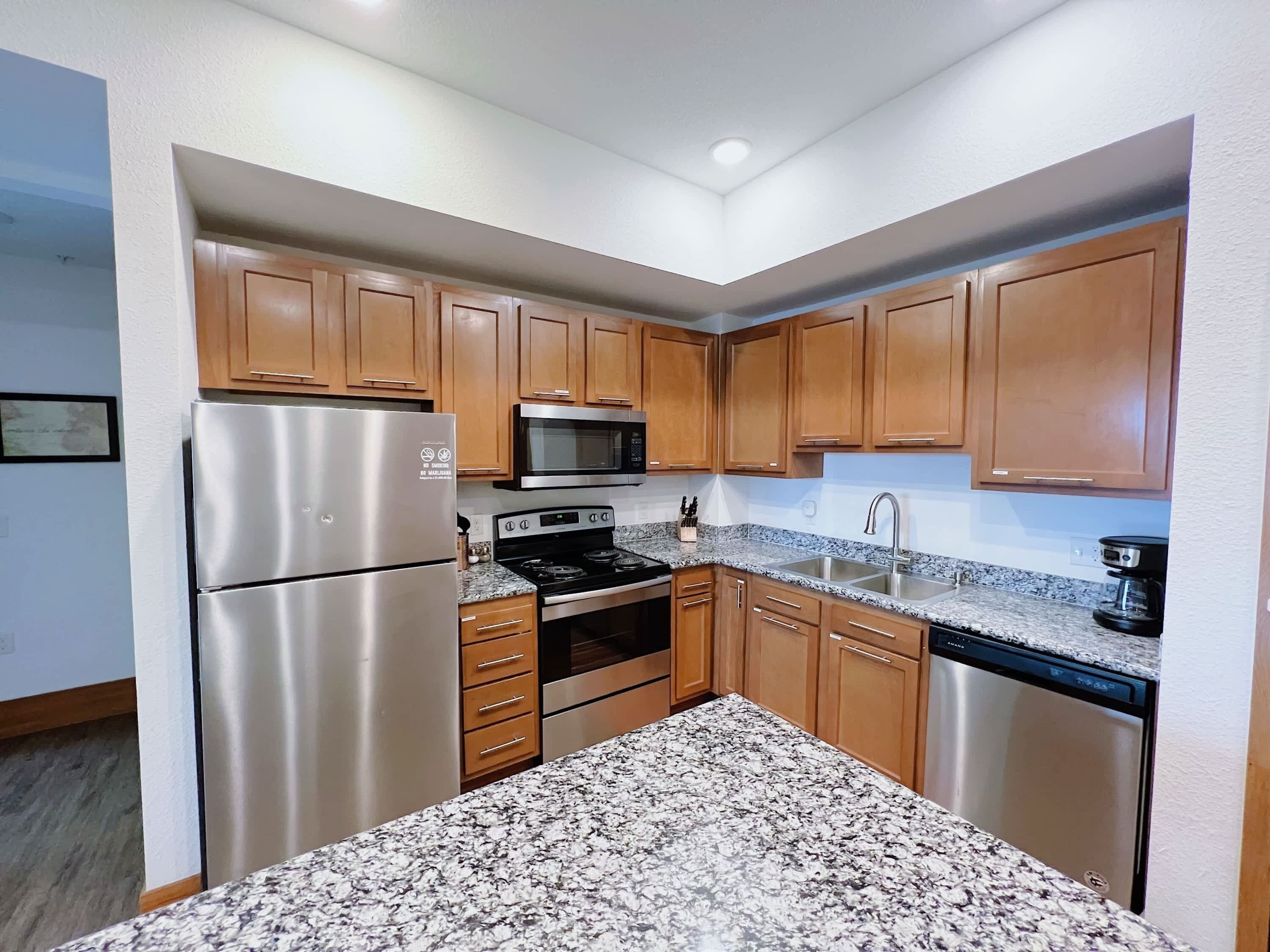 Refrigerador, microondas, horno y parrilla de estufa 