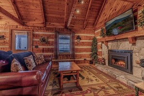 Una Smart TV, una chimenea