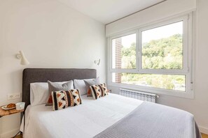 3 habitaciones, tabla de planchar con plancha, cuna de viaje y wifi 