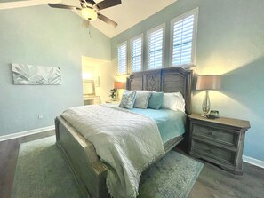 3 chambres, fer et planche à repasser, lit de bébé portatif