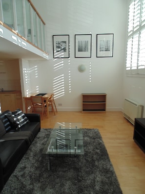 Deluxe Double Room | Living area | TV - Still Life King's Cross Deluxe (London)