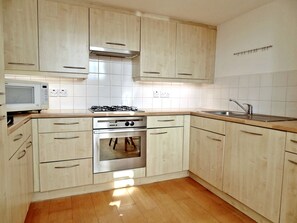 Deluxe Double Room | Private kitchen | Fridge, microwave, oven, dishwasher - Still Life King's Cross Deluxe (London)