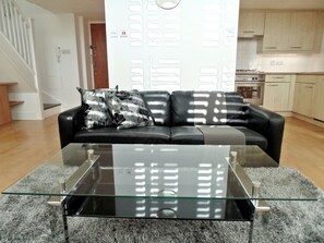 Deluxe Double Room | Living area | TV - Still Life King's Cross Deluxe (London)