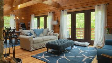 TV connectée, cheminée, table de tennis de table