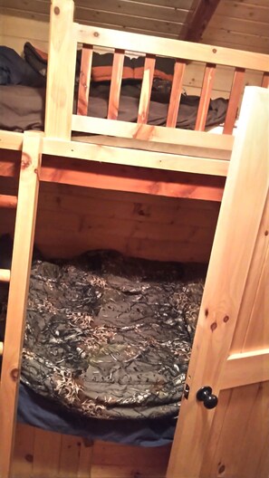 1 bedroom, bed sheets