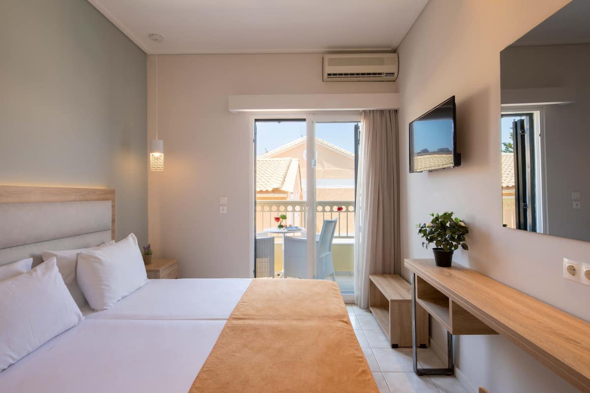 Single Room | 1 bedroom, minibar, in-room safe, individually decorated